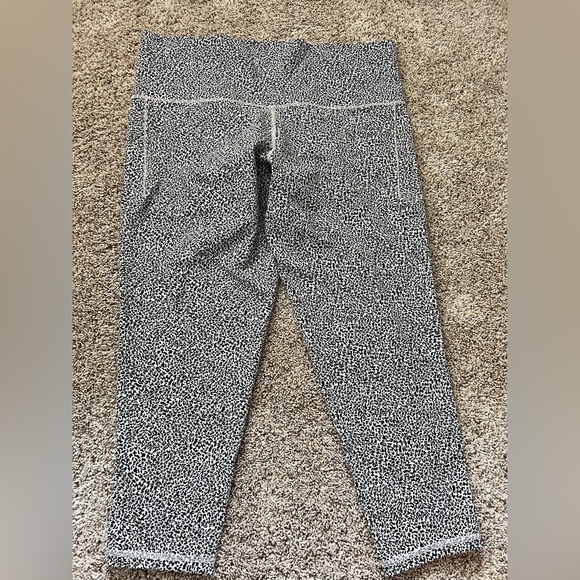 Athleta Salutation Stash II Textured crop black and white 1X - Picture 2 of 8